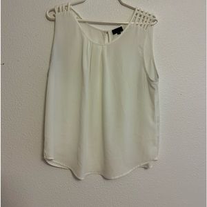 Sleeveless dress shirtt. Size Large